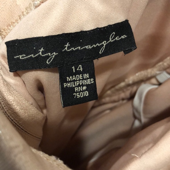 Extremely comfortable occasion dress - Picture 4 of 6